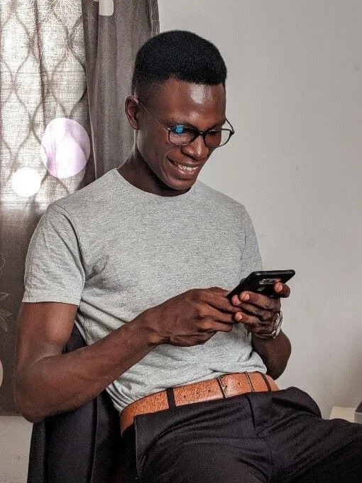Man met smartphone