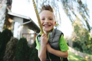 jongen in de tuin myfamily