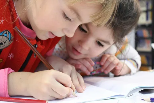 Kinderen tekenen