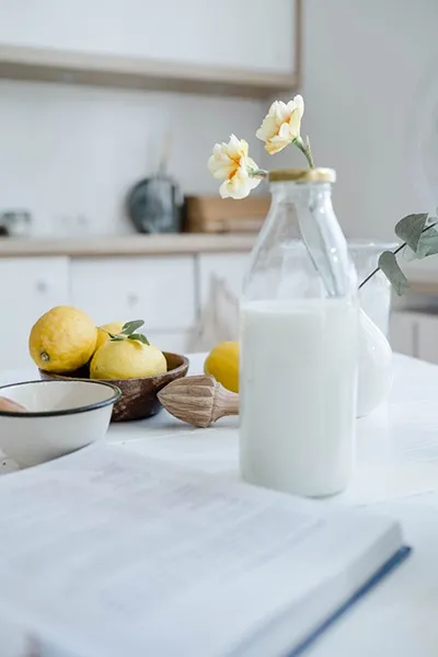 Fles met melk voor calcium